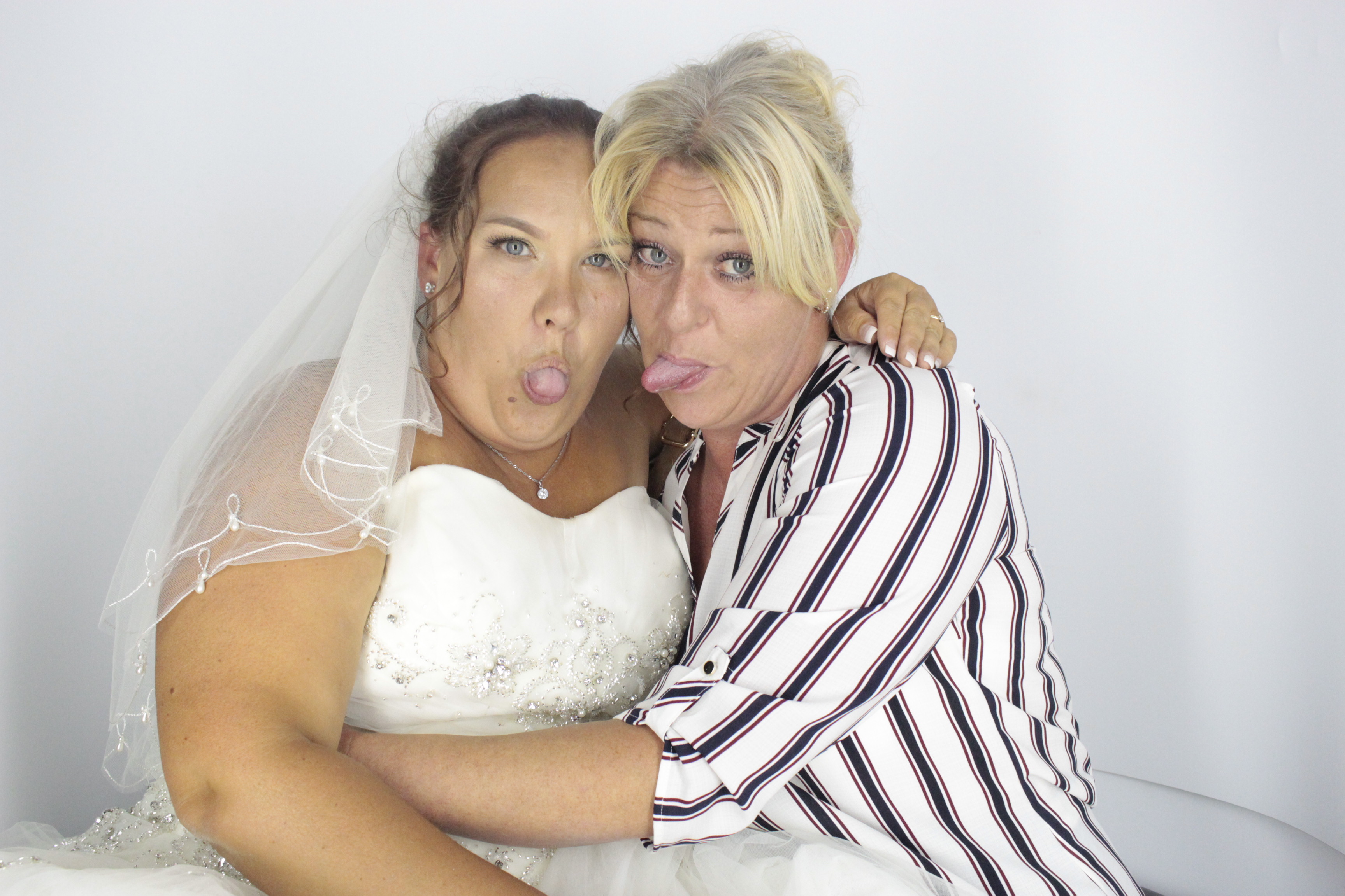  Heather & Daniel's Wedding | View more photos from the event at gallery.myphotoboothexperience.co.uk/u/MyPhotoBoothExperienceLtd/Heather-Daniels-Wedding